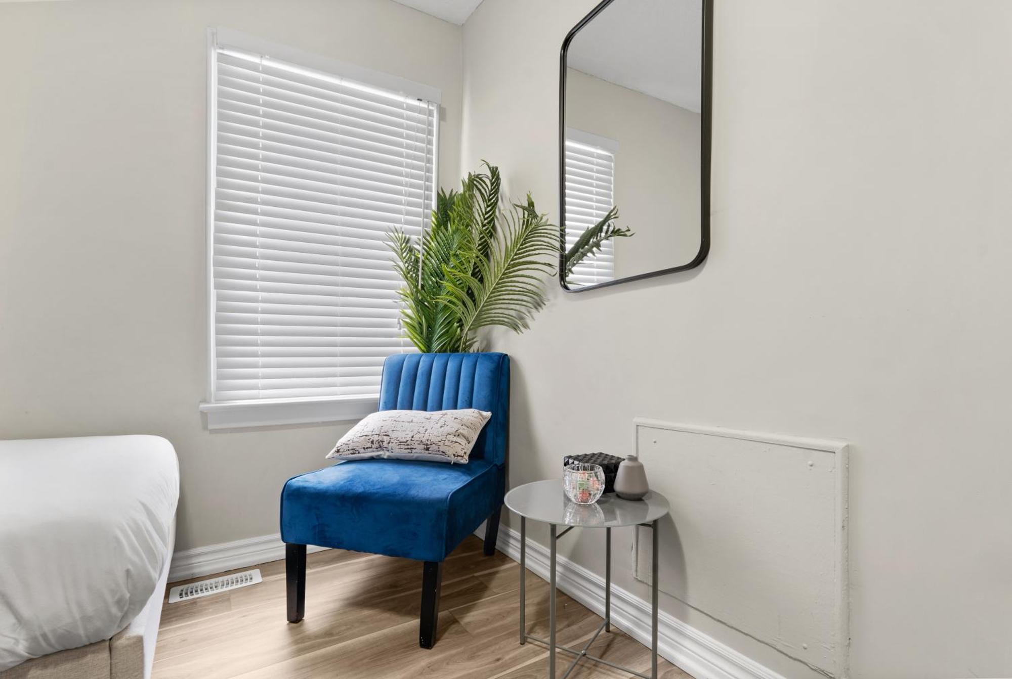 Maison On Mcgrail 2nd Floor Apartment *
