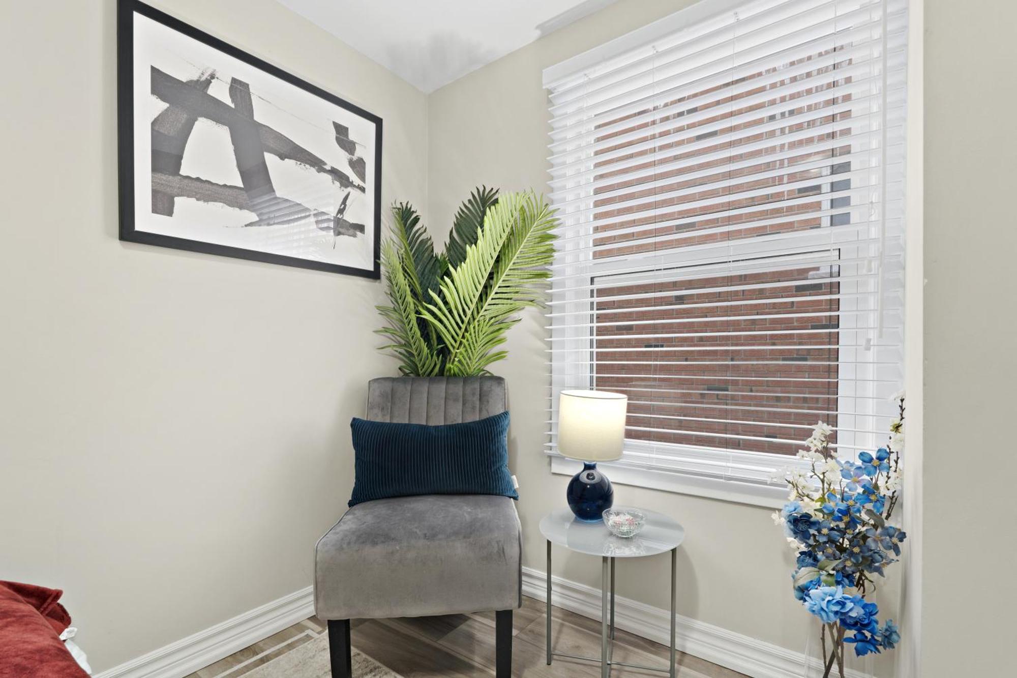 Maison On Mcgrail 2nd Floor Apartment *